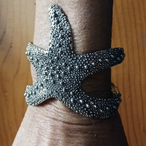Starfish Bracelet Bangle Cuff - Picture 4 of 8